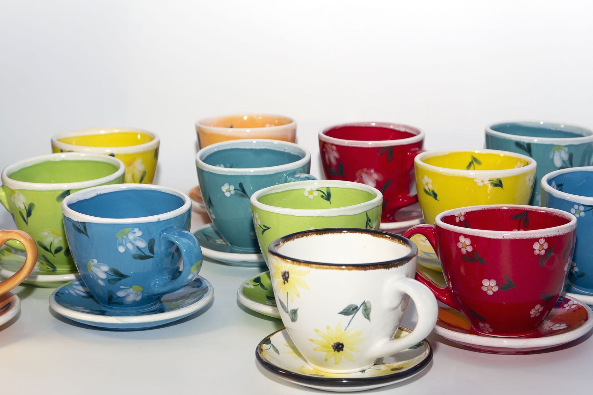 Red tea-set with flowers - Image 5