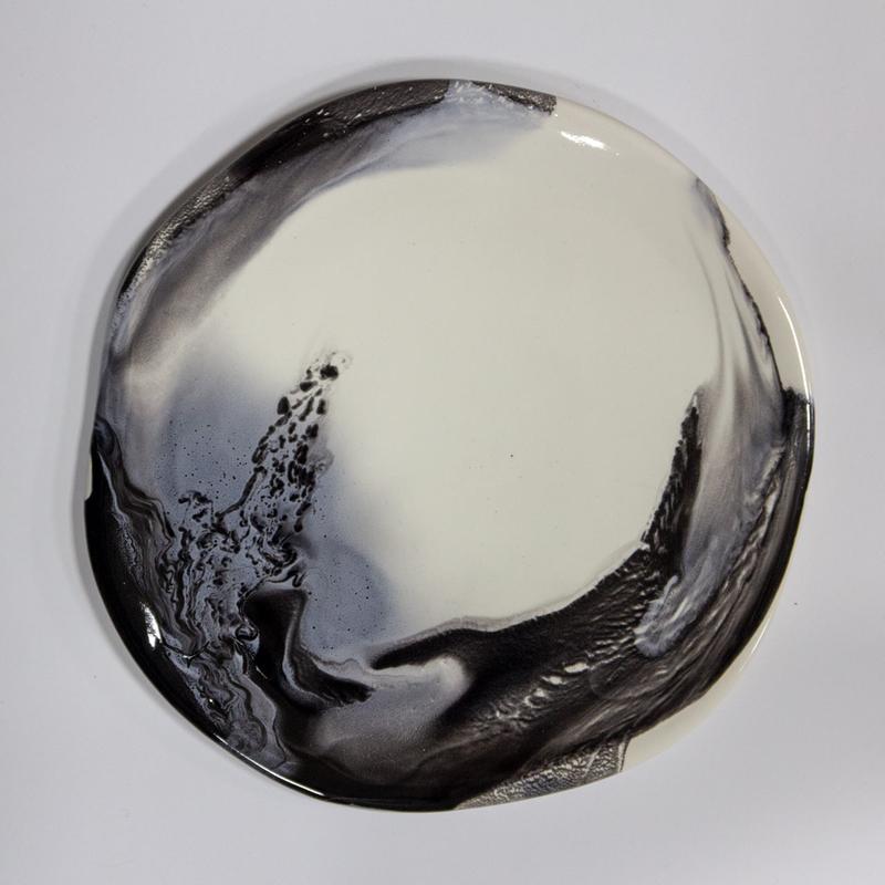 Handmade ceramic plate with marble pattern black on white - Image 8