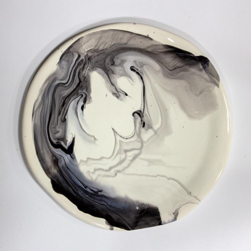Handmade ceramic plate with marble pattern black on white - Image 10