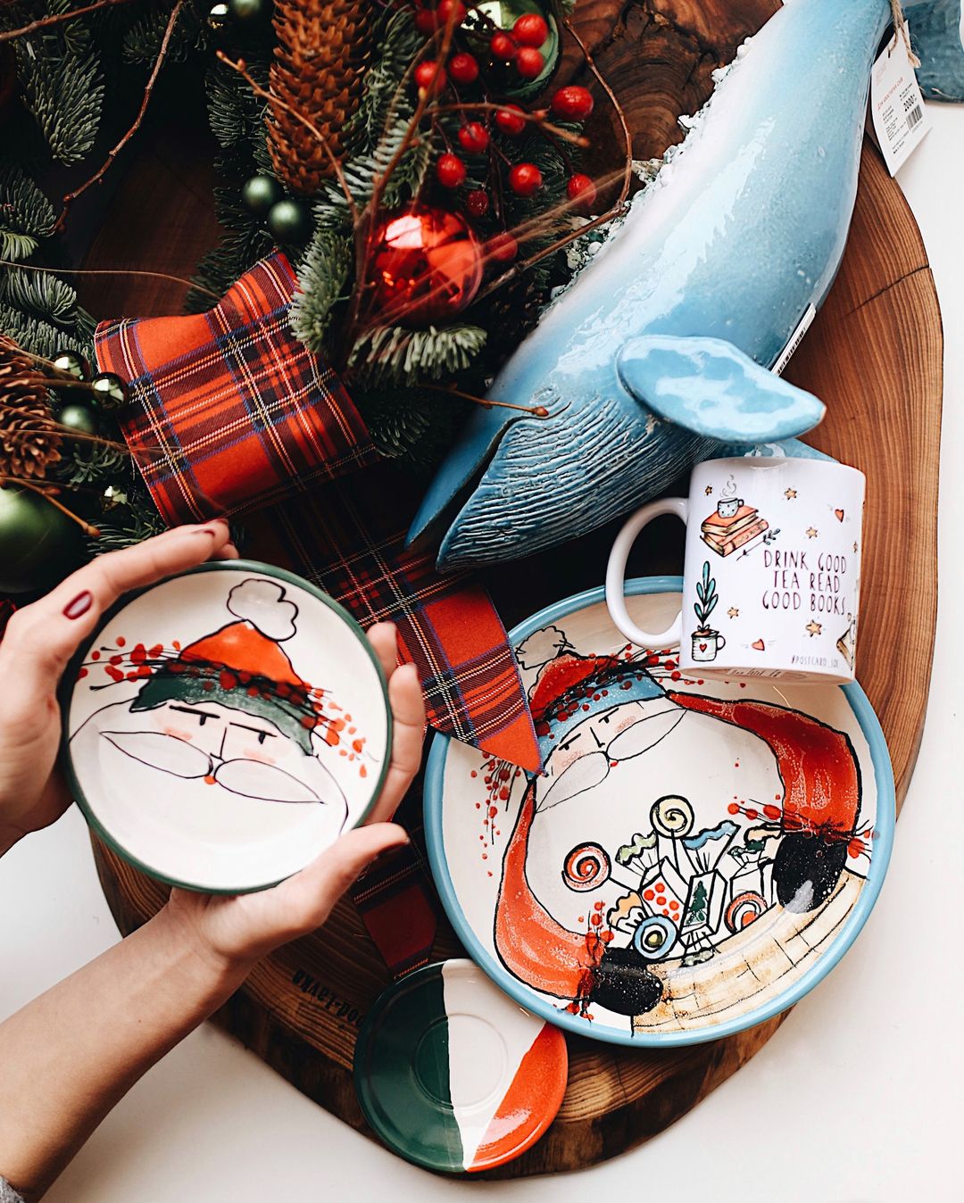 New Year's Ceramic Plate – Unique Santa Claus Design by Artist Anastasiia Solokha - Image 5